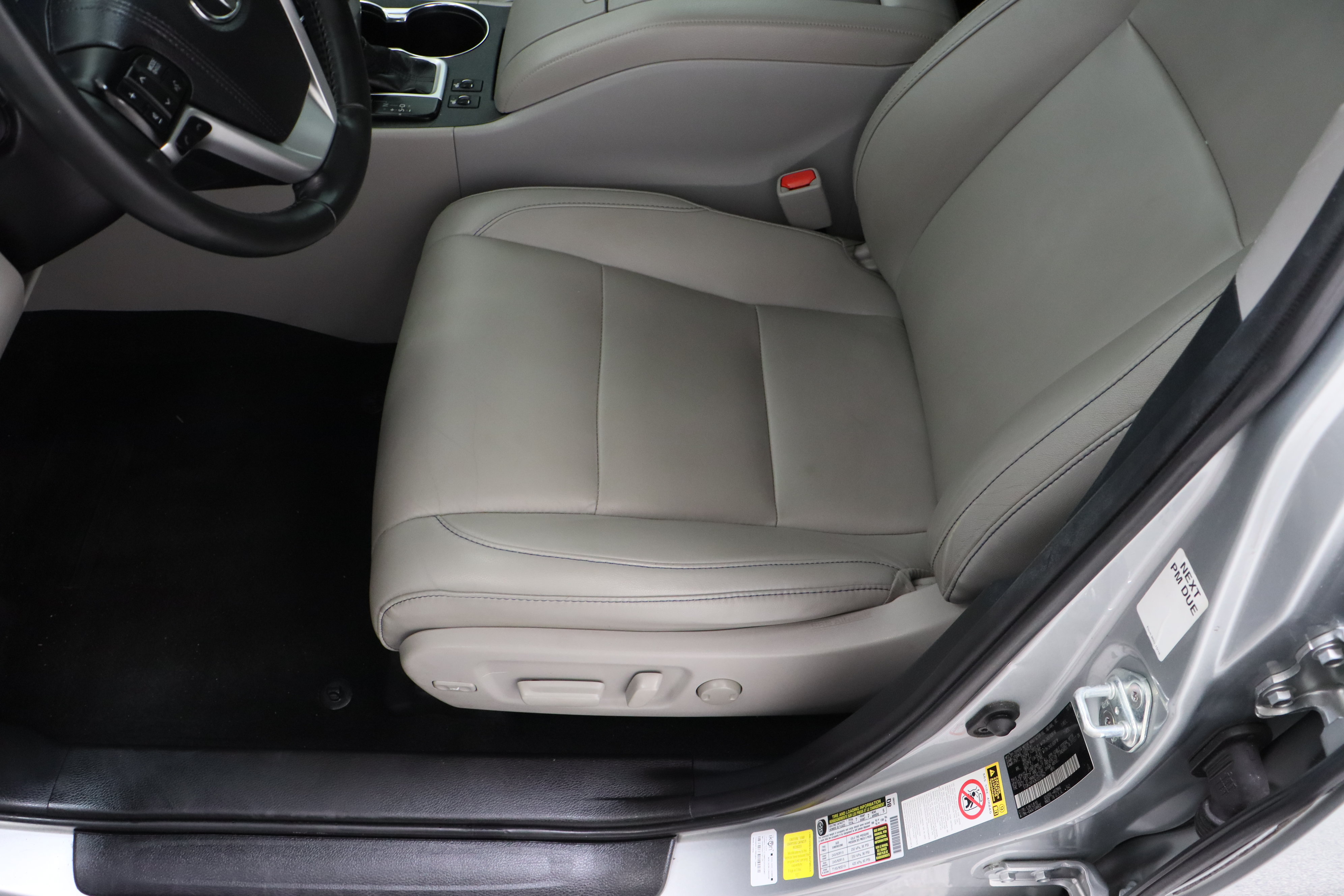 Used 2019 Toyota Highlander XLE FWD image 15