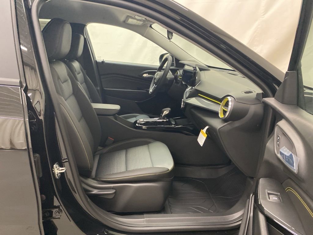 New 2026 Chevrolet Trax LT w/ Driver Confidence Package image 15