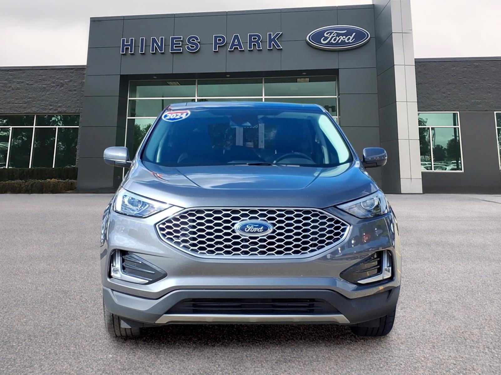 Used 2024 Ford Edge SEL w/ Convenience Package AWD/4WD image 2