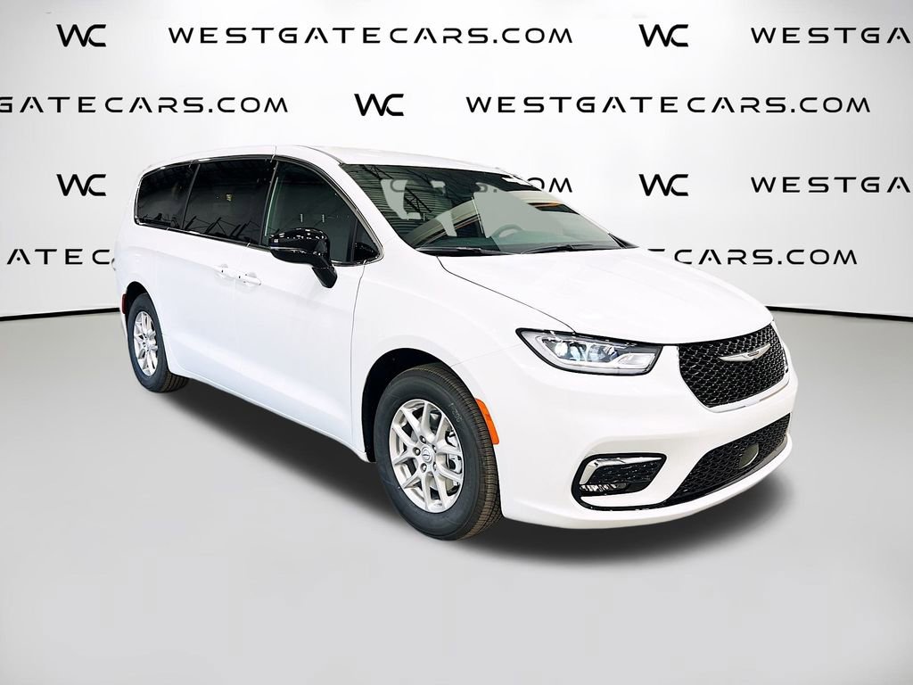 New 2026 Chrysler Pacifica Select video 2