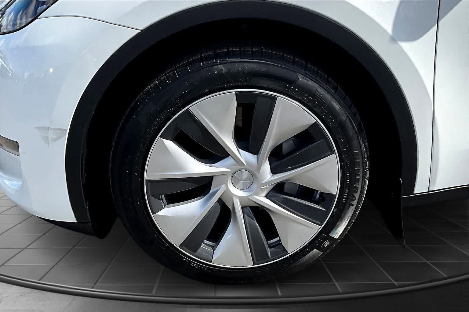 Used 2023 Tesla Model Y Long Range image 8