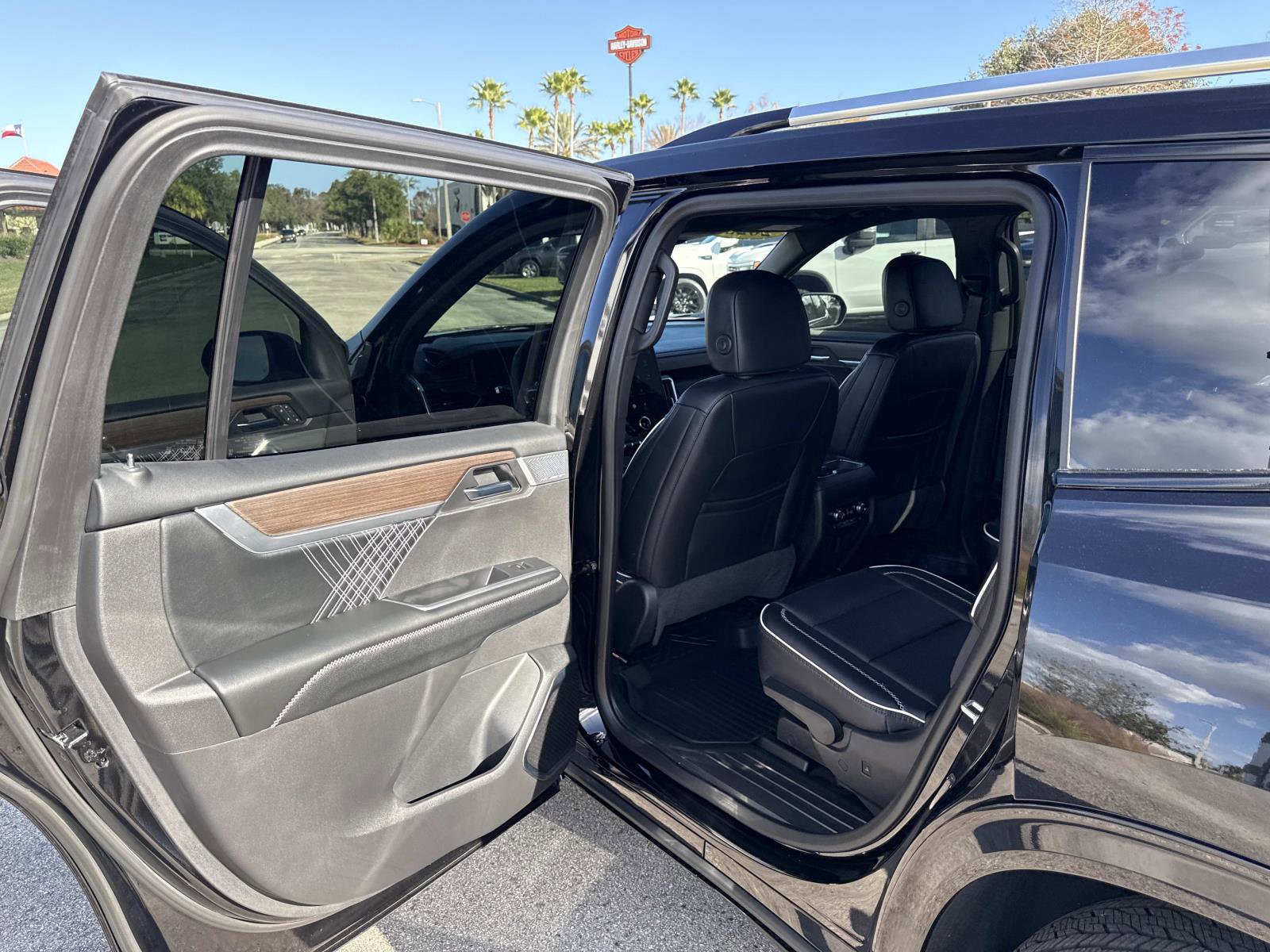 Used 2025 GMC Acadia Denali w/ Super Cruise Package image 13