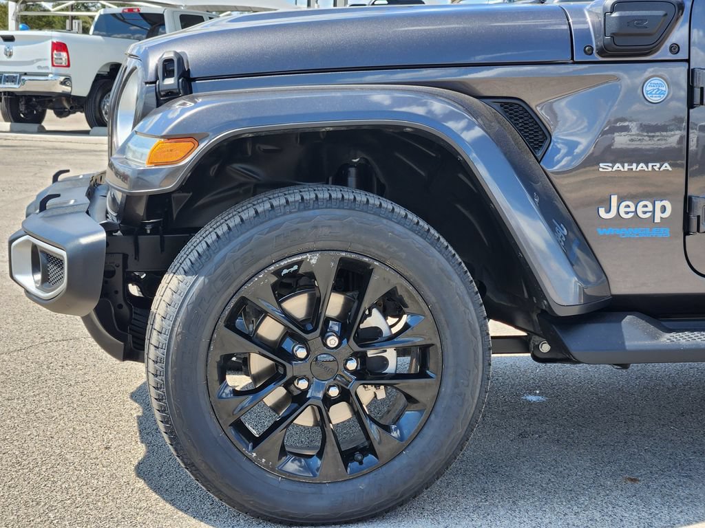 Used 2021 Jeep Wrangler Unlimited Sahara w/ Cold Weather Group AWD/4WD image 9