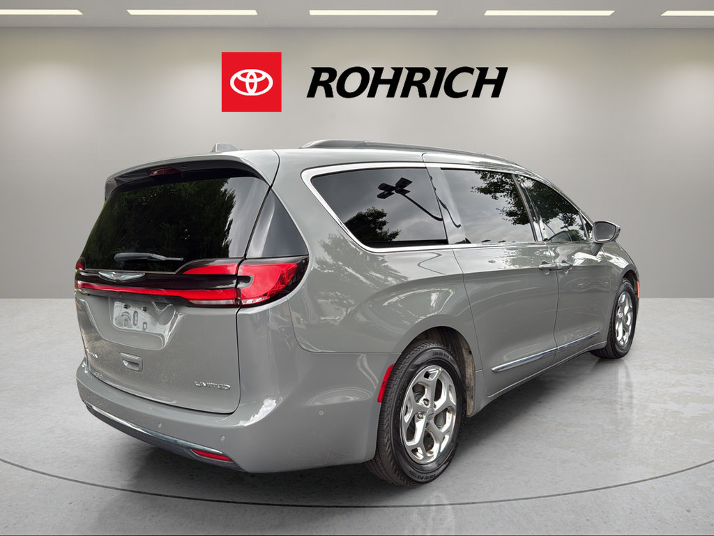 Used 2022 Chrysler Pacifica Limited FWD image 6