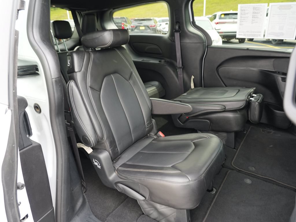 Used 2025 Chrysler Pacifica Select FWD image 29
