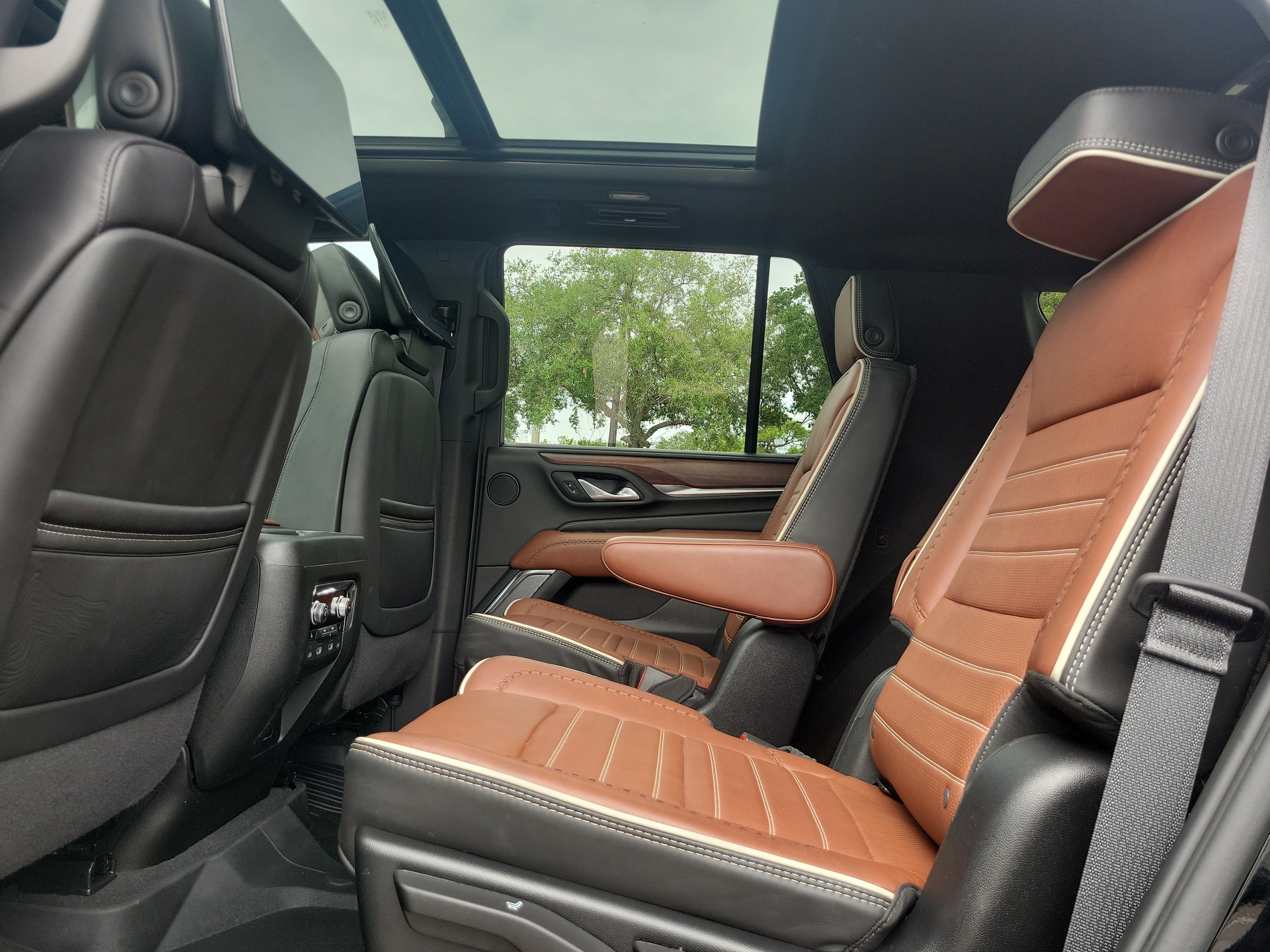 Used 2024 GMC Yukon Denali Ultimate AWD/4WD image 13