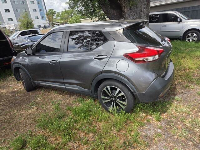 Used 2018 Nissan Kicks SR image 3