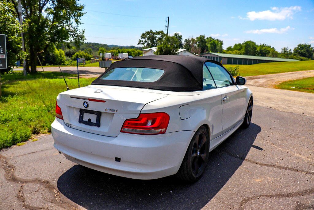 Used 2012 BMW 128i Convertible image 3