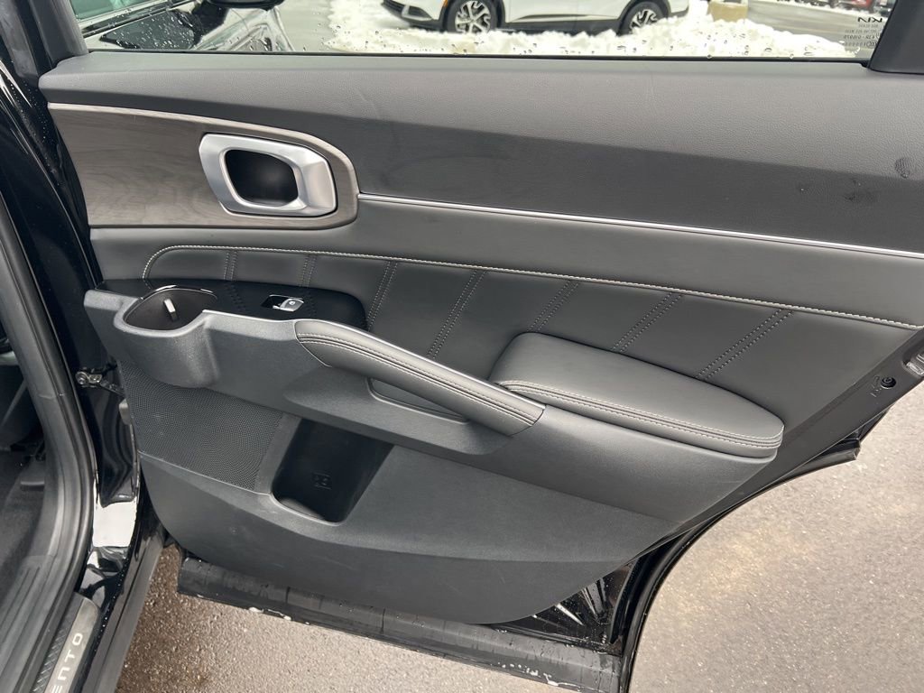 Certified 2024 Kia Sorento SX image 18