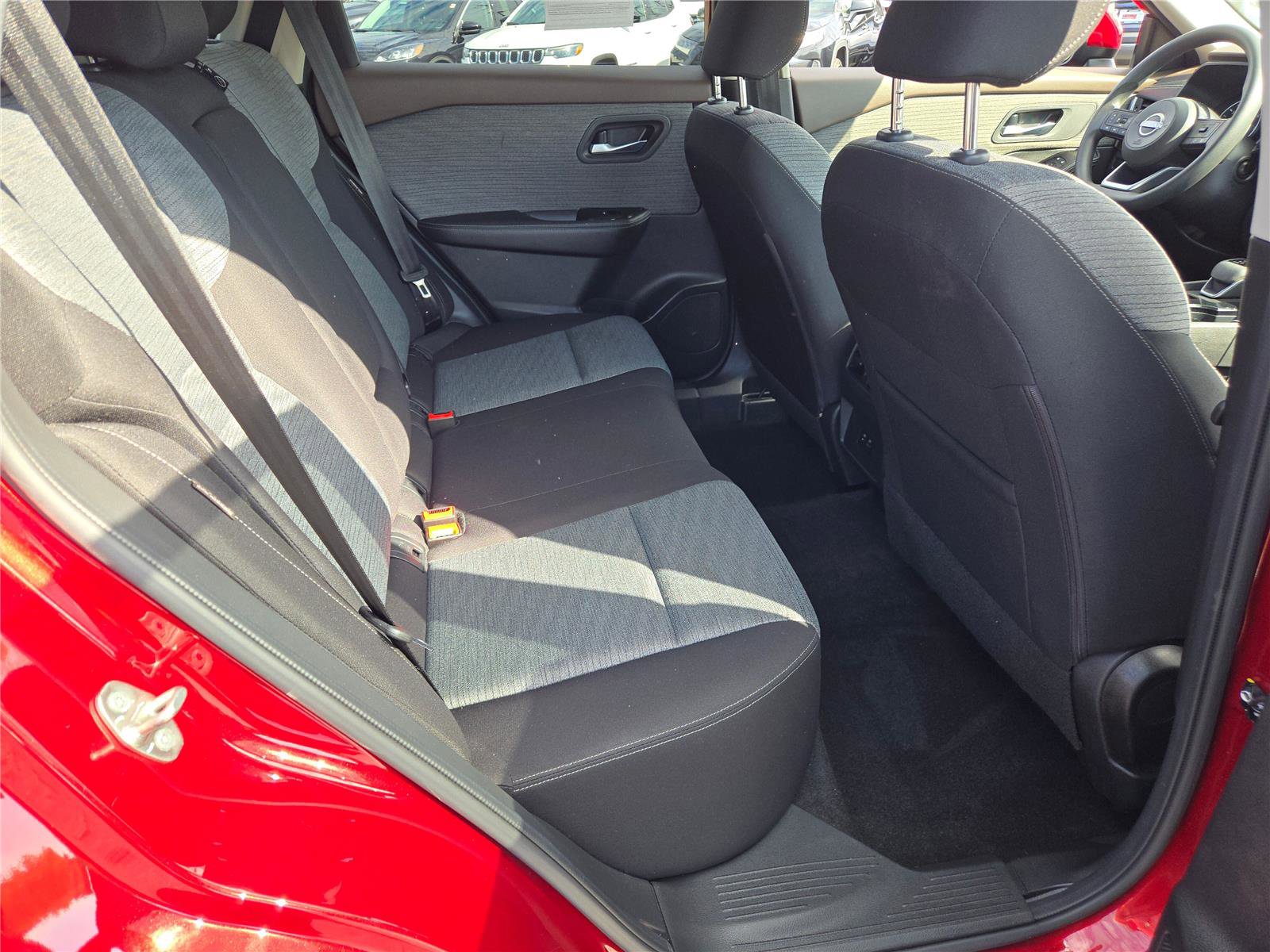 Used 2023 Nissan Rogue SV image 11