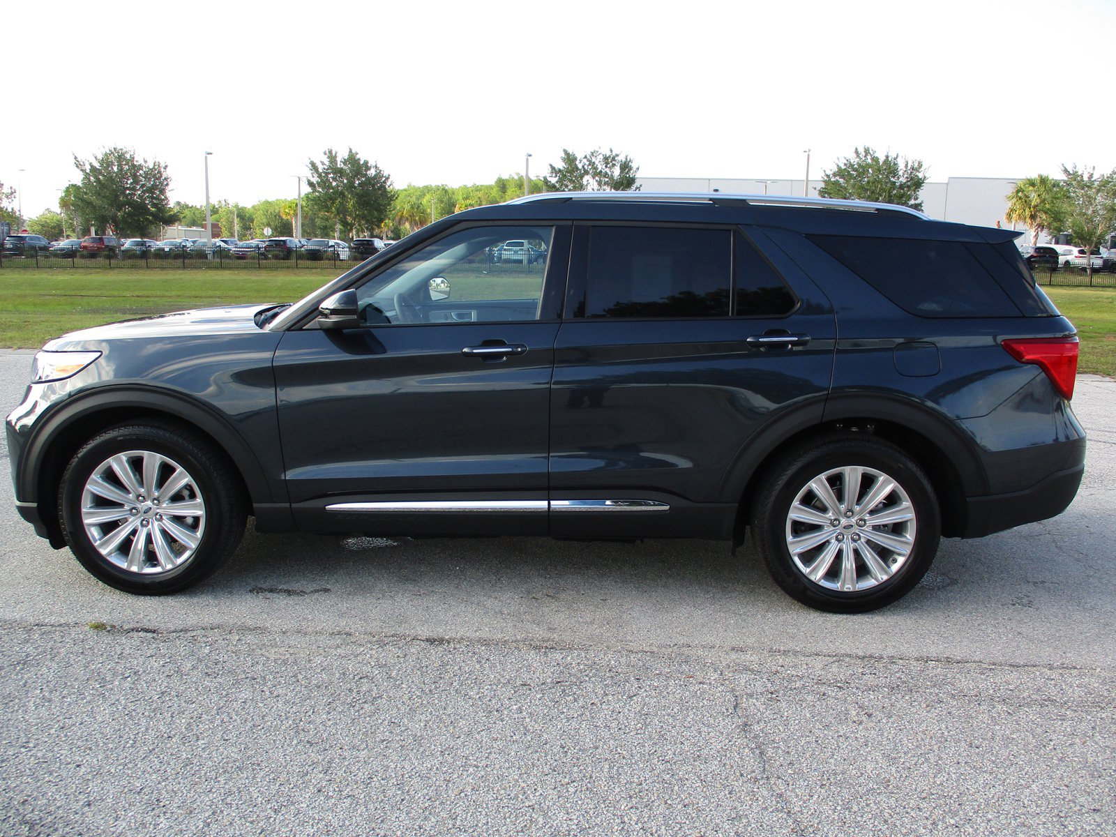 New 2024 Ford Explorer Limited w/ Equipment Group 301A RWD image 4