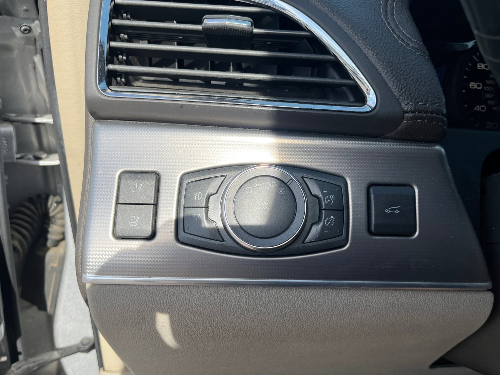 Used 2013 Lincoln MKX FWD image 33