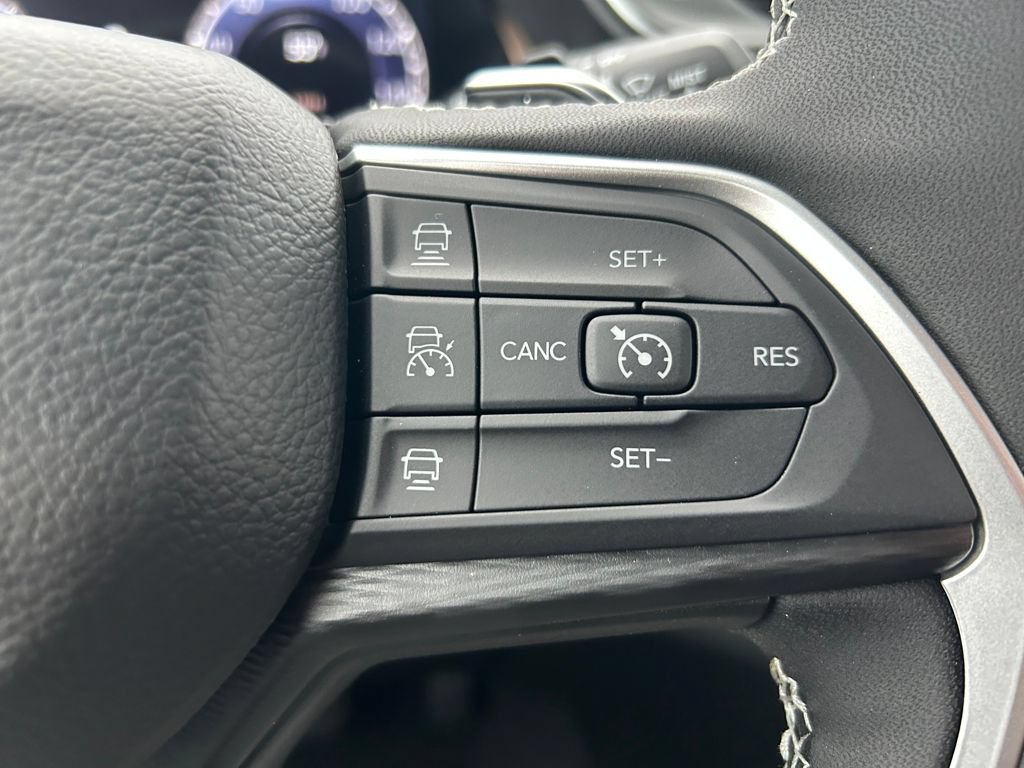 New 2025 Jeep Grand Cherokee Altitude AWD/4WD image 12