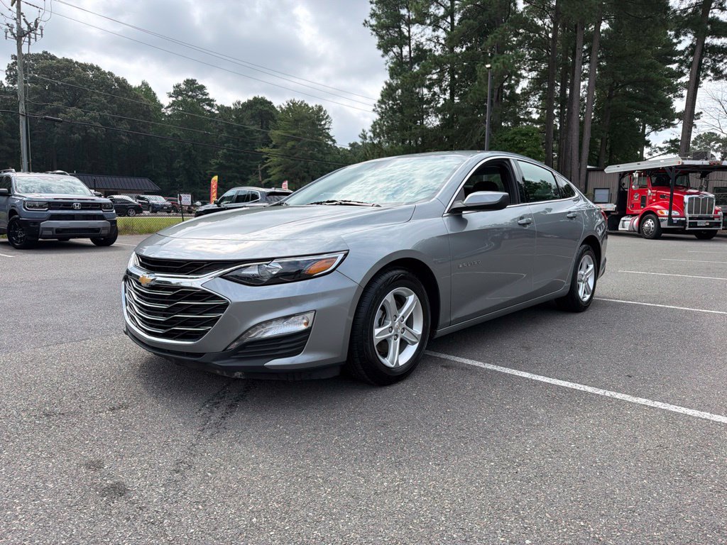 Used 2024 Chevrolet Malibu LT FWD image 2