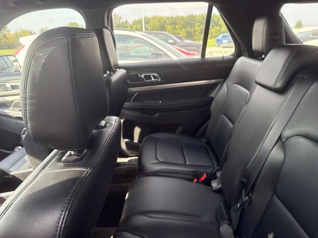 Used 2018 Ford Explorer XLT w/ Equipment Group 202A AWD/4WD image 9