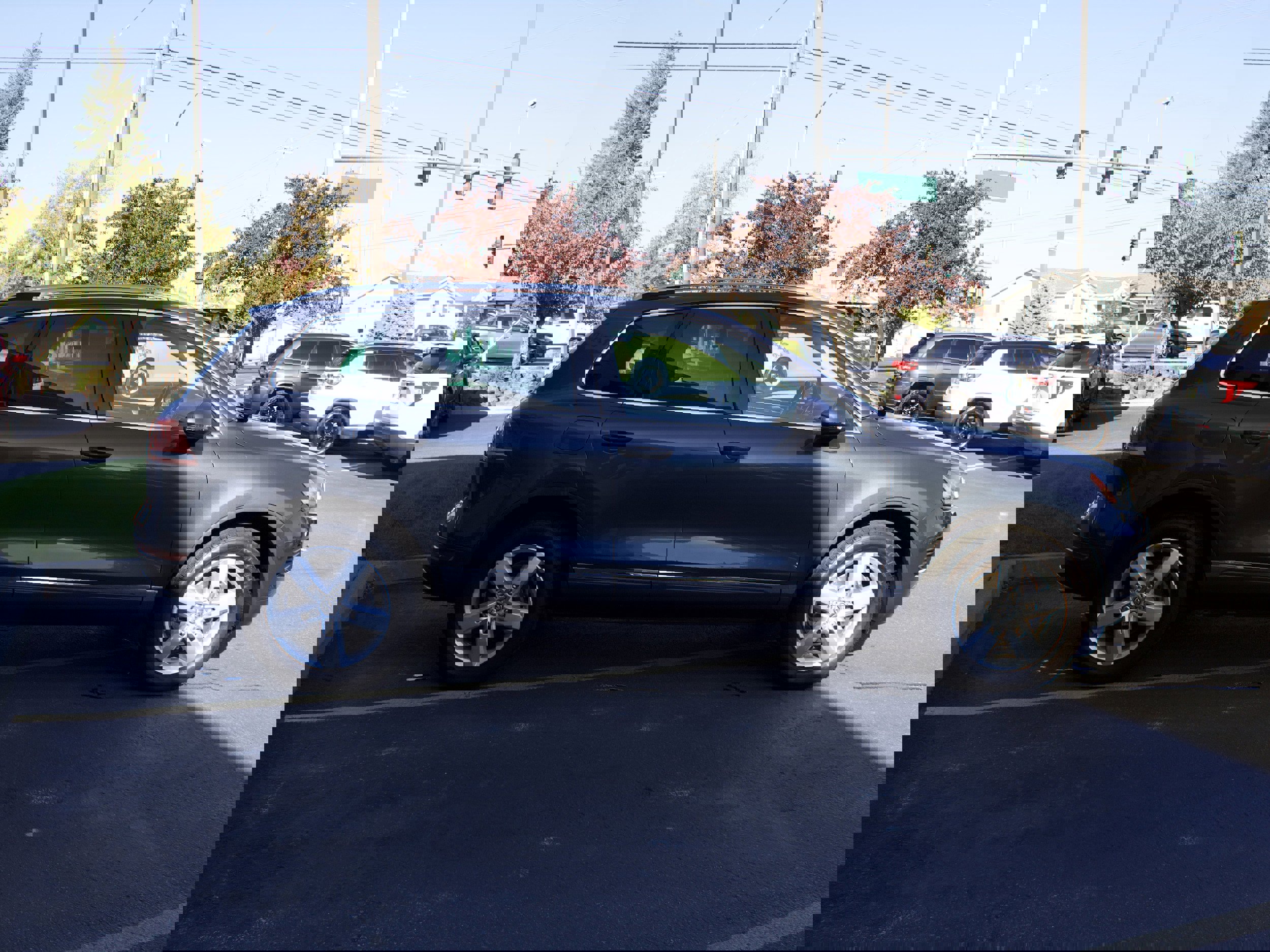 Used 2012 Volkswagen Touareg TDI image 4