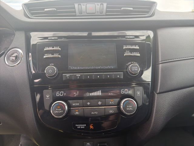 Used 2017 Nissan Rogue SV image 17