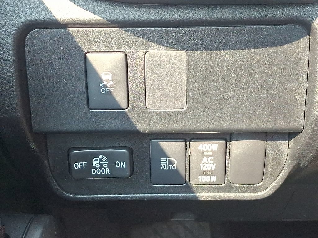 Used 2022 Toyota Tacoma TRD Off-Road AWD/4WD image 23