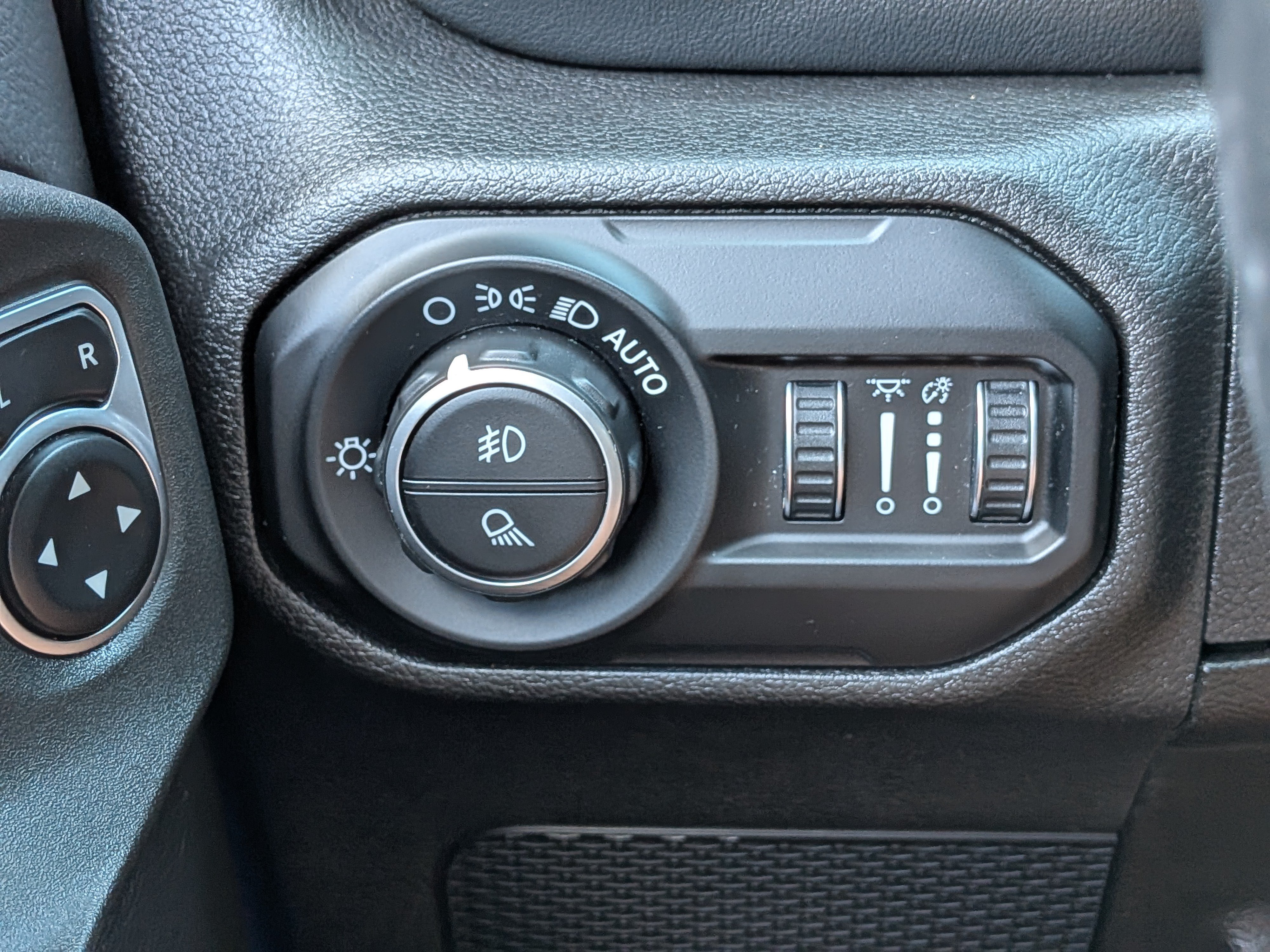 Used 2021 Jeep Gladiator Overland w/ Popular Equipment Package AWD/4WD image 22
