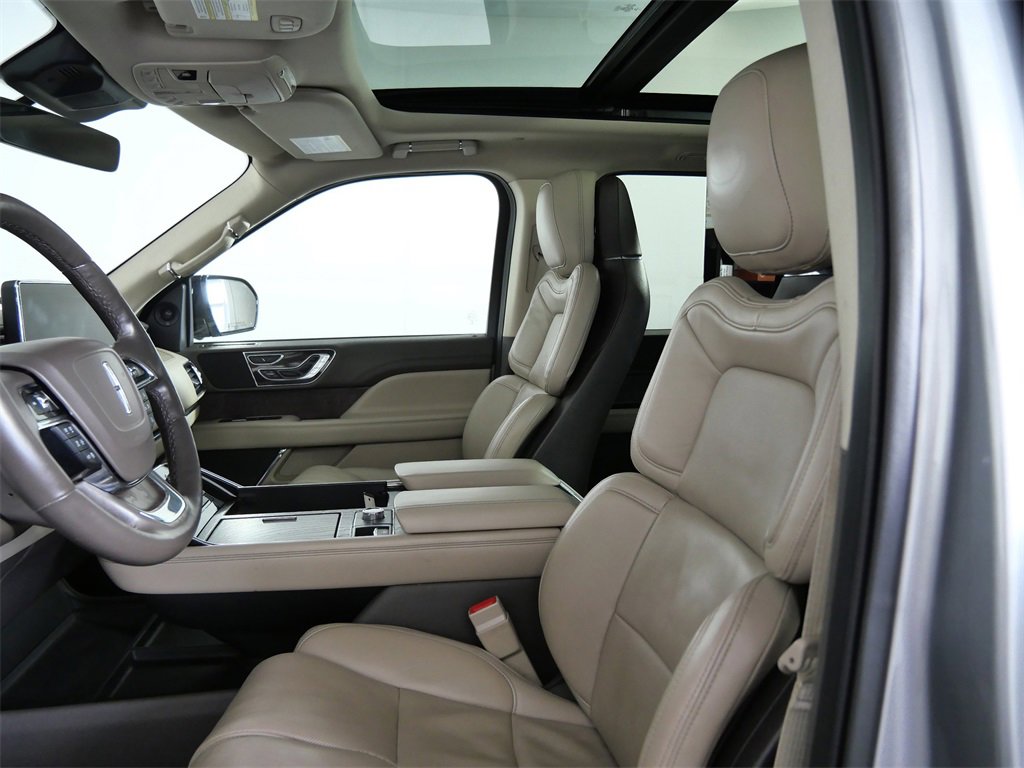 Used 2022 Lincoln Navigator Reserve image 18