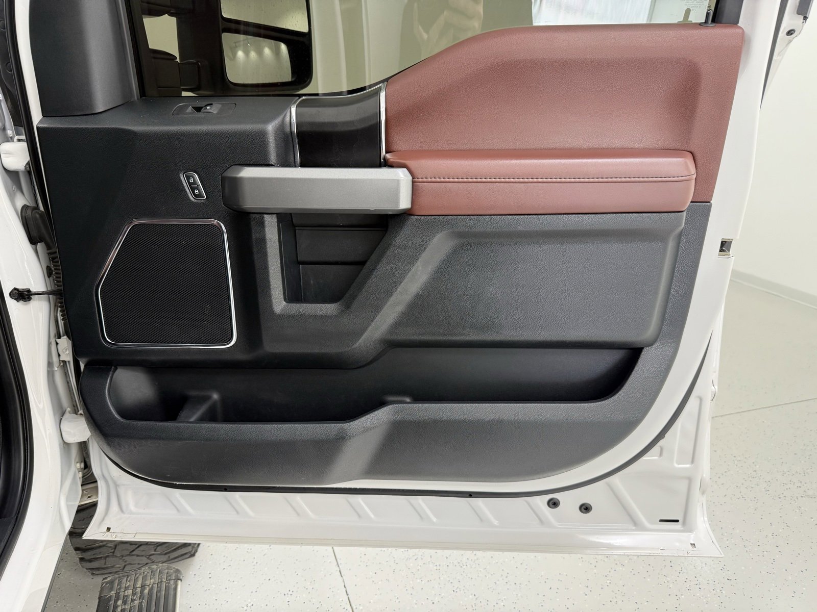 Used 2019 Ford F250 Platinum w/ Platinum Ultimate Package image 36