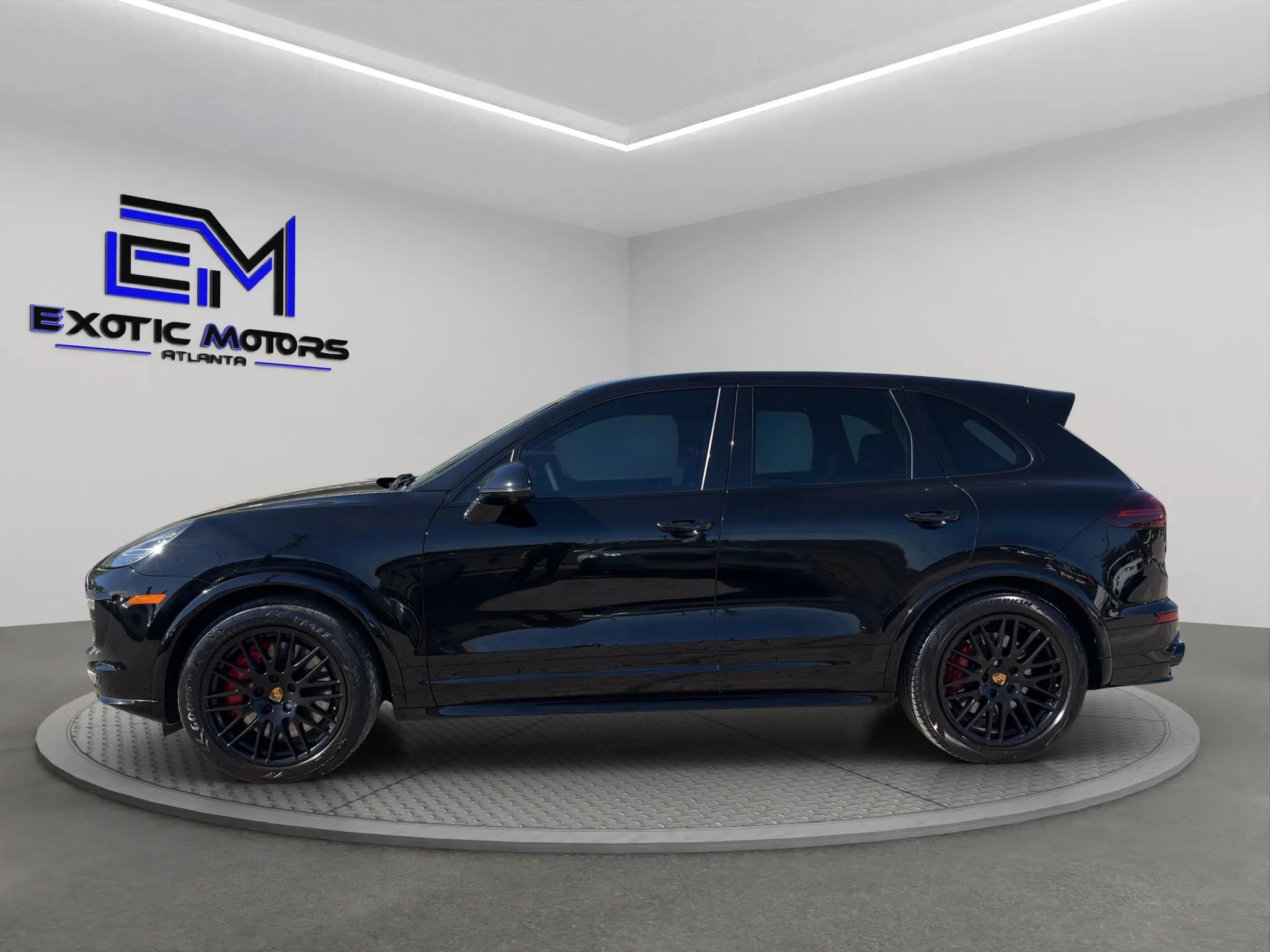 Used 2017 Porsche Cayenne GTS AWD/4WD image 2