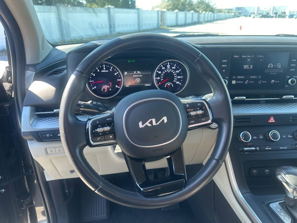 Used 2024 Kia Carnival LX image 24