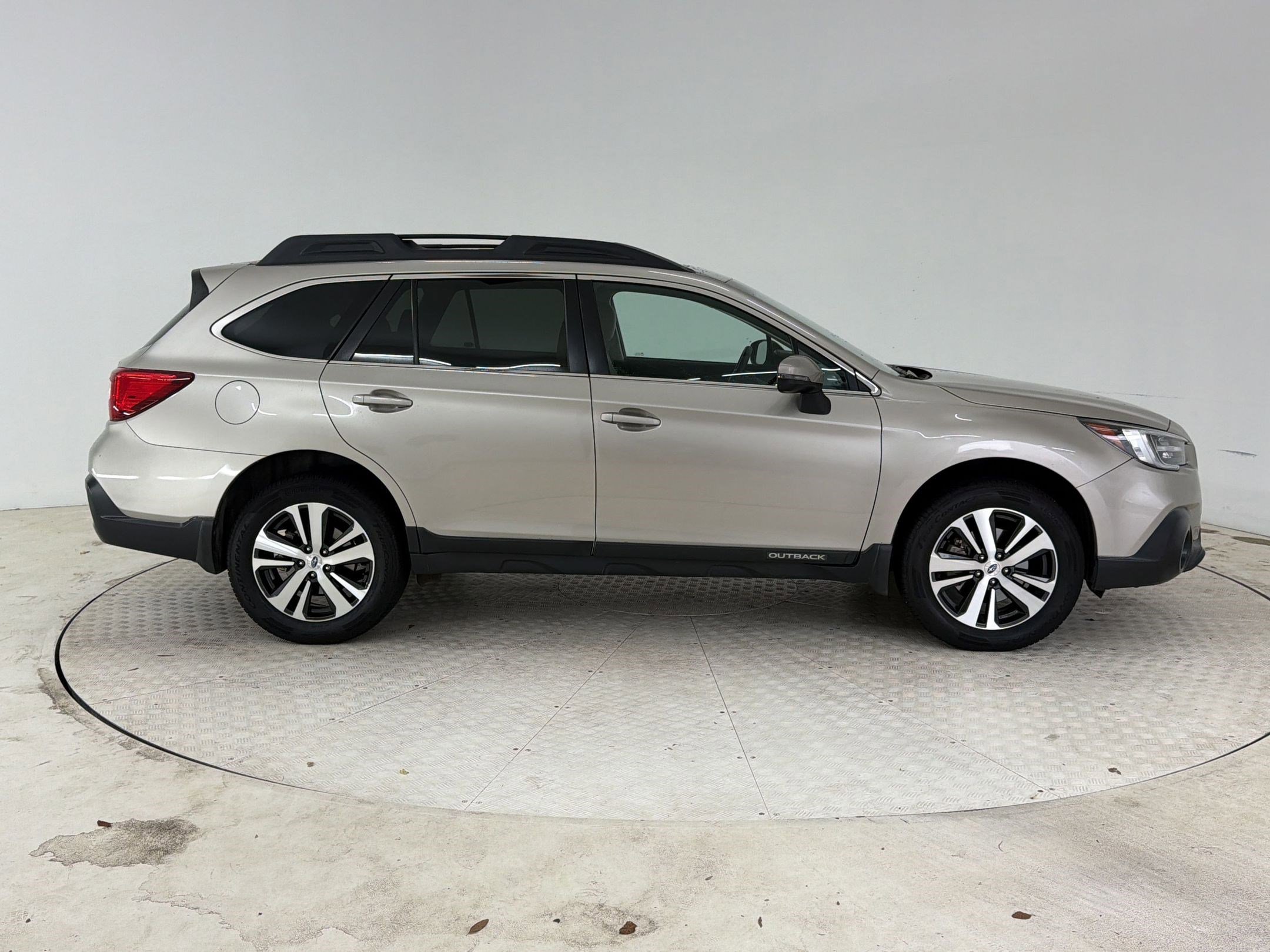Used 2018 Subaru Outback 2.5i Limited AWD/4WD image 8