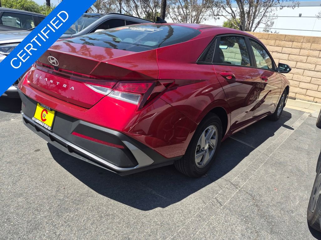 Used 2025 Hyundai Elantra SE FWD image 5