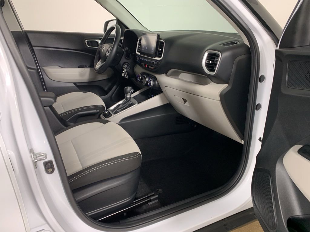 Used 2022 Hyundai Venue SEL image 35