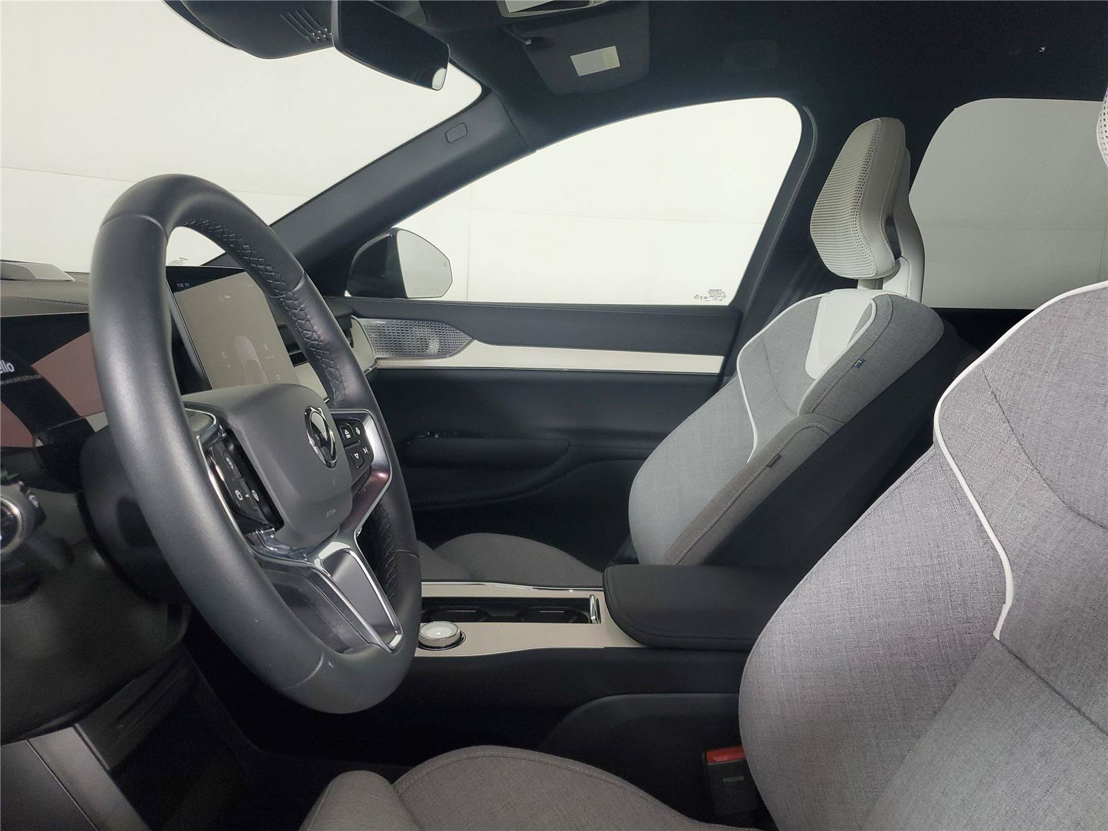 Certified 2025 Volvo EX90 Ultra AWD/4WD image 21
