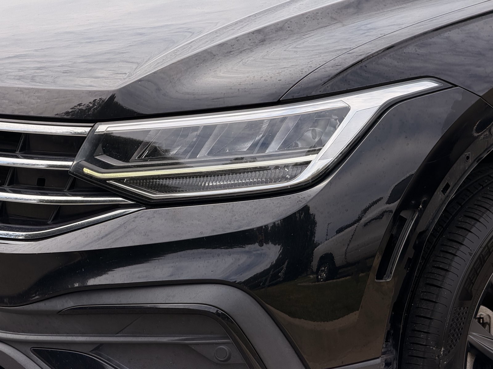 Used 2022 Volkswagen Tiguan SE FWD image 8