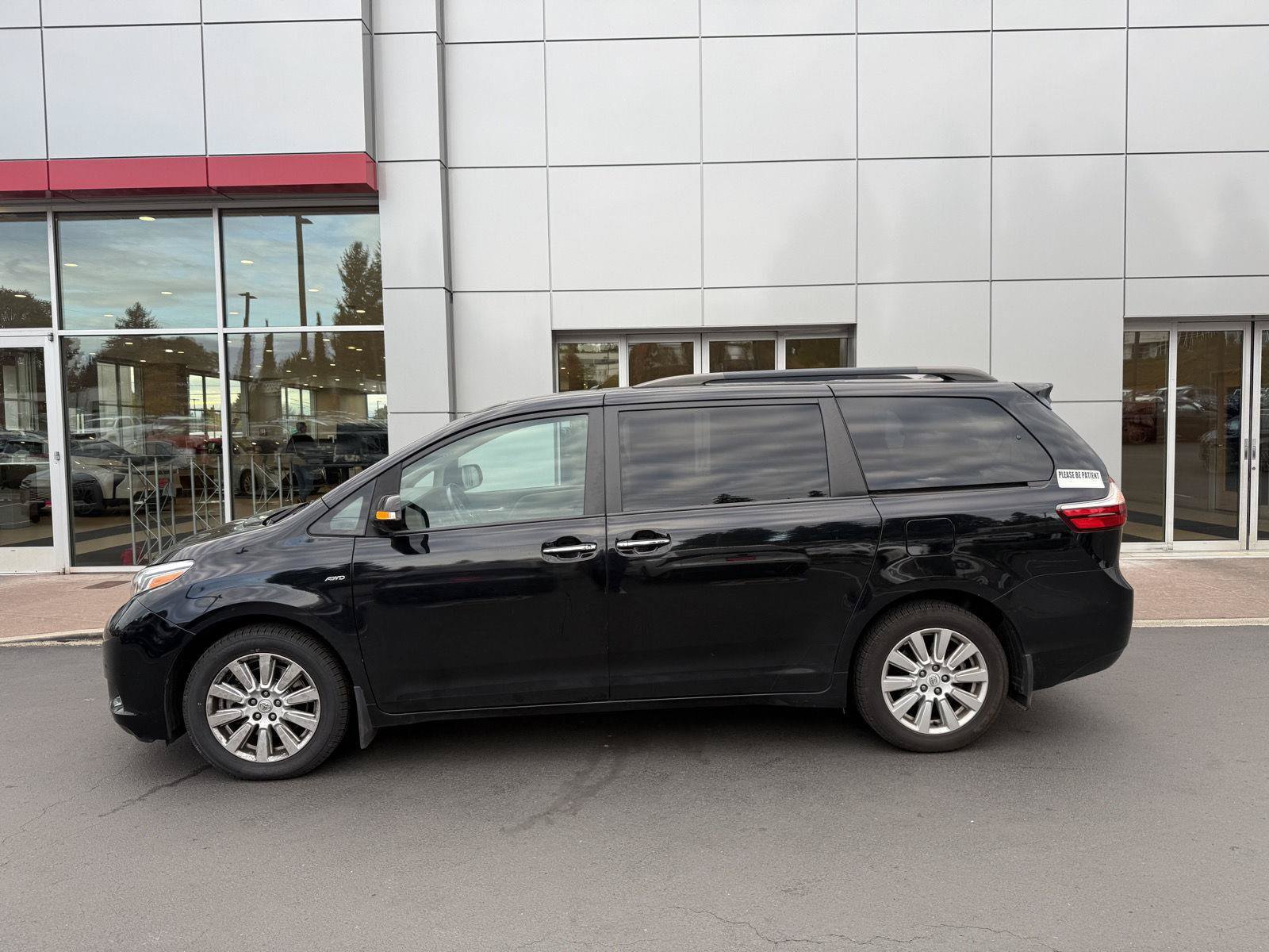Used 2017 Toyota Sienna Limited Premium AWD/4WD image 2