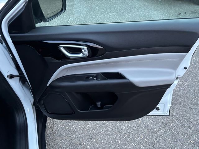 Used 2023 Jeep Compass Limited AWD/4WD image 16