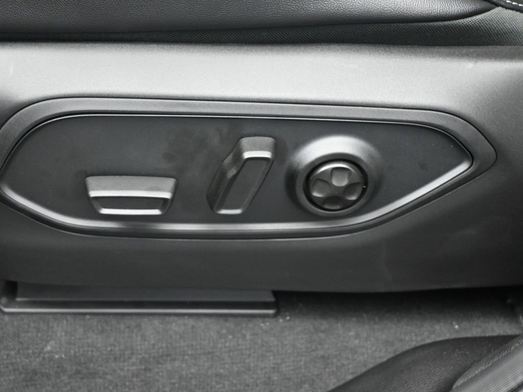 New 2025 Jeep Grand Cherokee L Limited w/ Black Appearance Package image 18