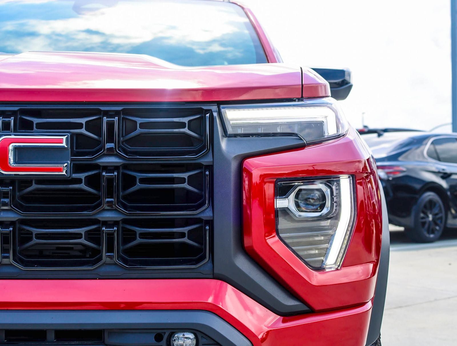 Used 2024 GMC Canyon Elevation w/ Elevation Premium Package RWD image 5