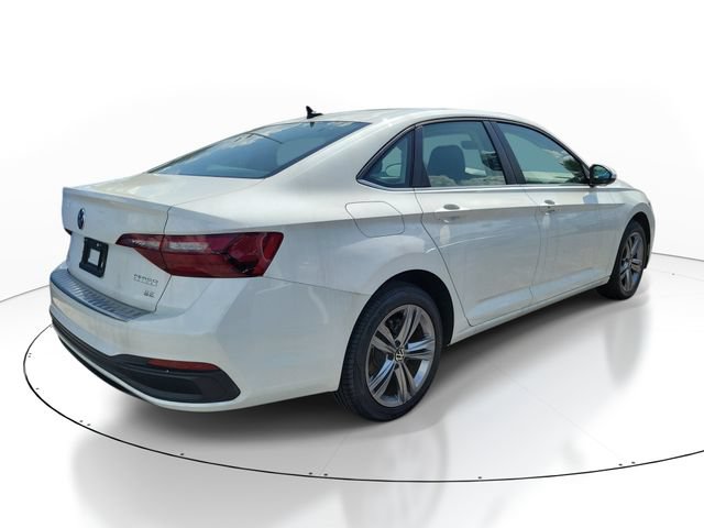 Used 2023 Volkswagen Jetta SE w/ Panoramic Sunroof Package FWD image 2