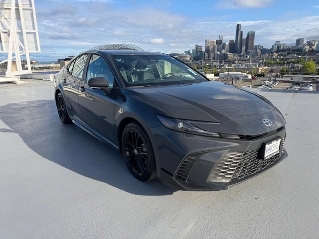 Used 2025 Toyota Camry SE FWD image 1