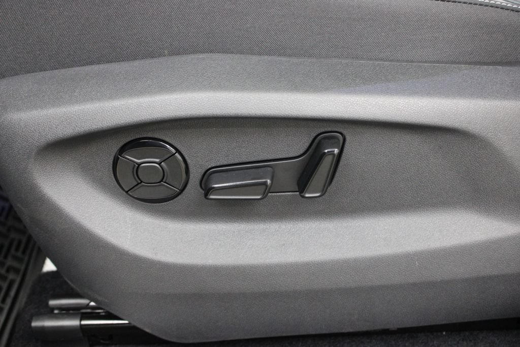 New 2026 Volkswagen Tiguan SE FWD image 18