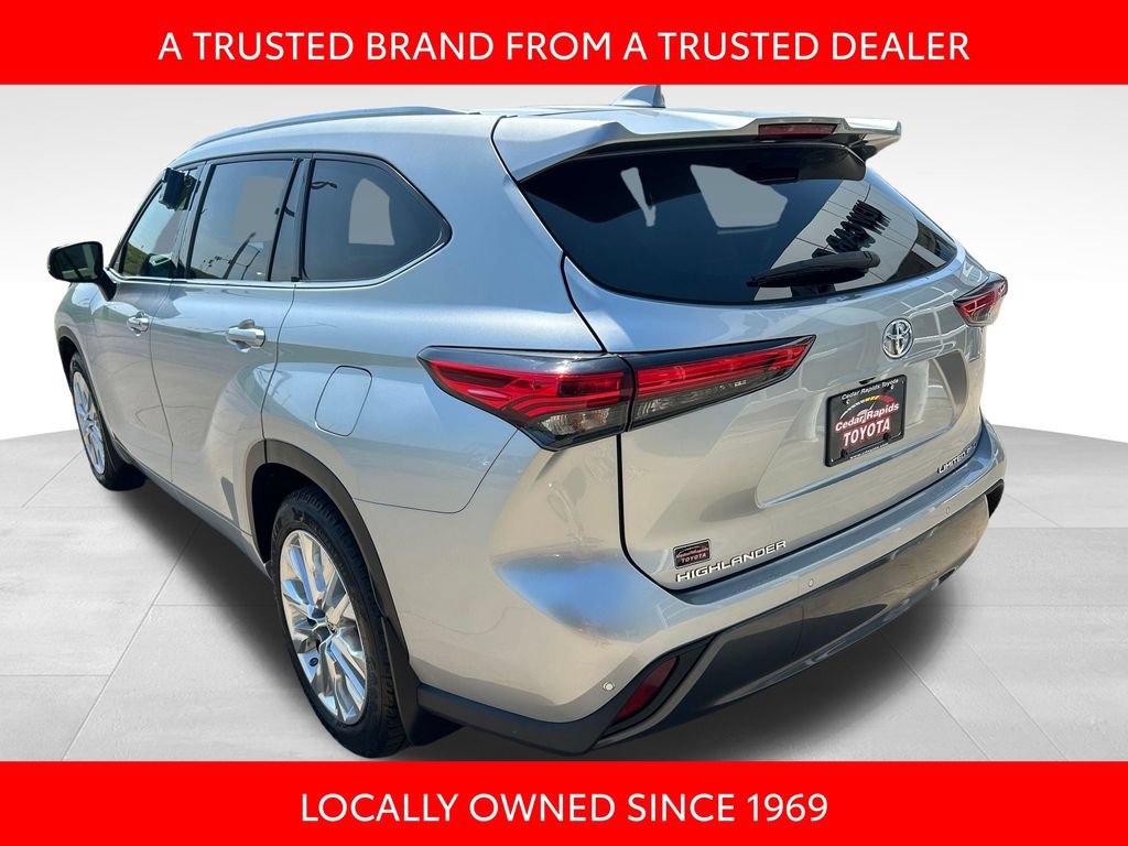 Certified 2021 Toyota Highlander Limited AWD/4WD image 4