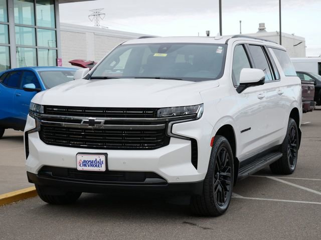 Used 2022 Chevrolet Suburban RST w/ Luxury Package AWD/4WD image 3