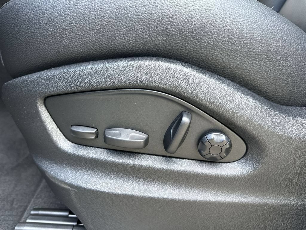 Certified 2026 Porsche Cayenne AWD/4WD image 8