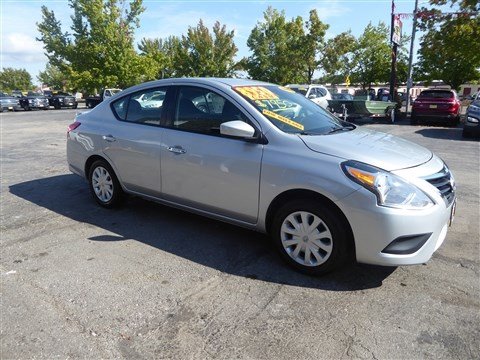 Used 2019 Nissan Versa SV image 5