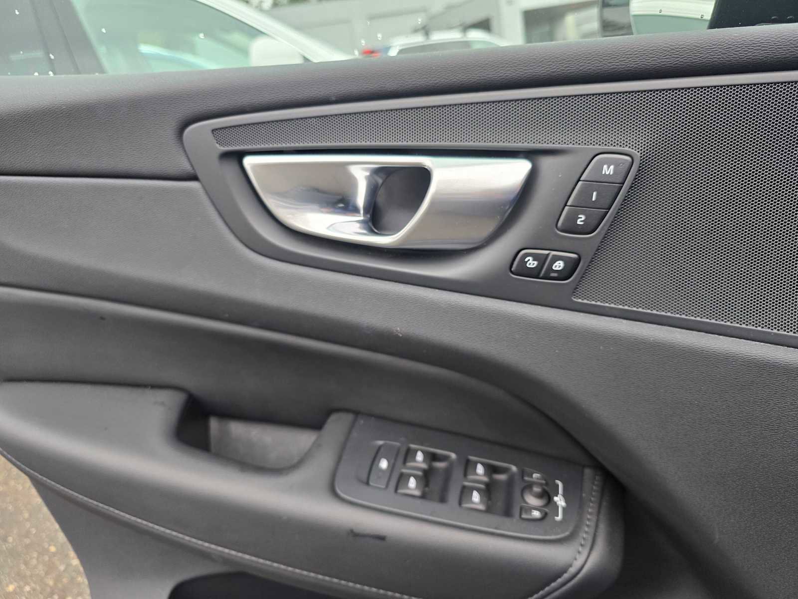 Certified 2025 Volvo XC60 B5 Core w/ Protection Package Premier image 31