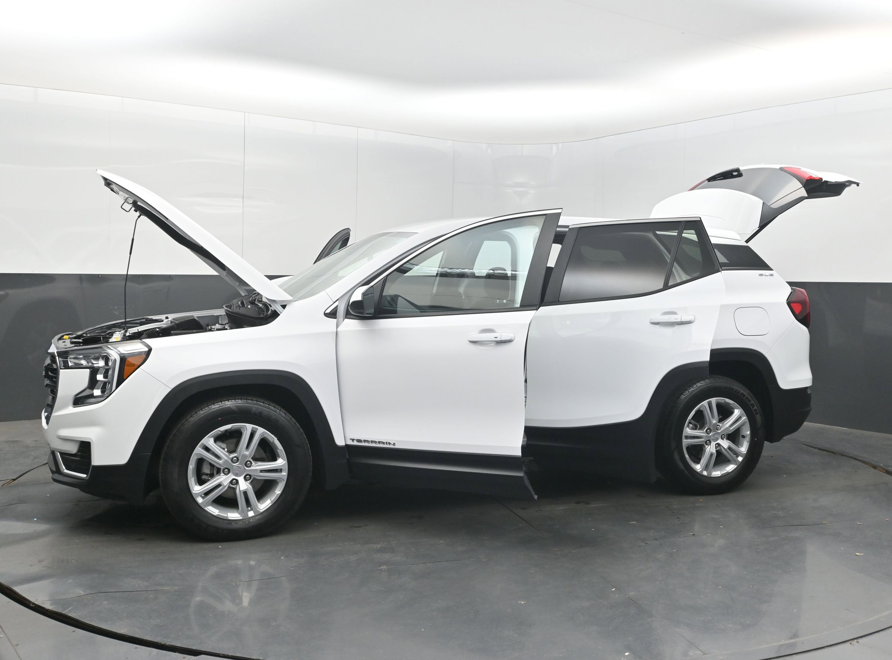 Used 2024 GMC Terrain SLE FWD image 42