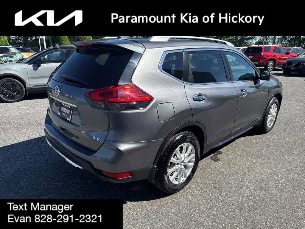 Used 2017 Nissan Rogue SV w/ Sun & Sound Touring Package image 7
