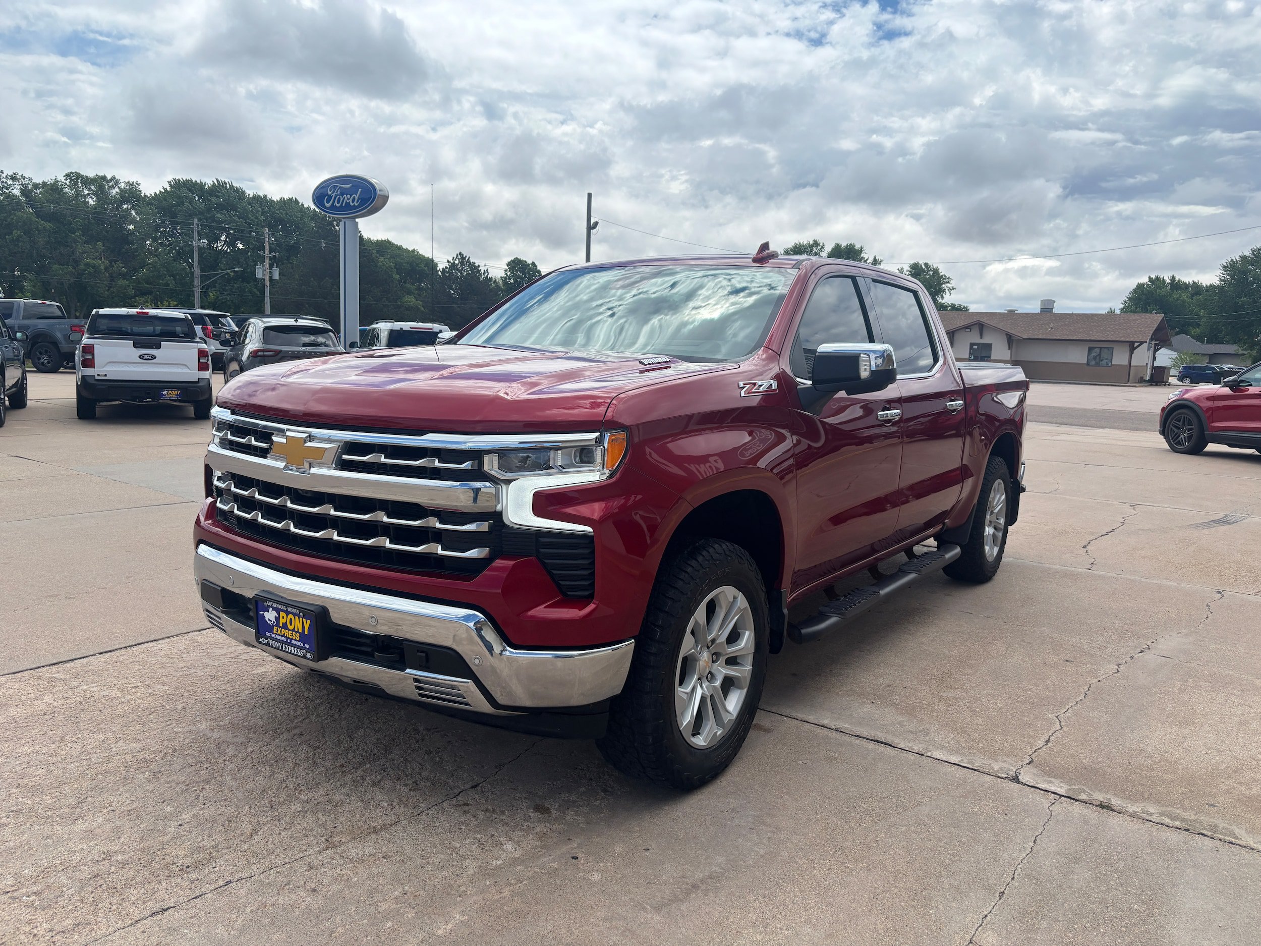Used 2024 Chevrolet Silverado 1500 LTZ w/ LTZ Premium Package AWD/4WD image 7