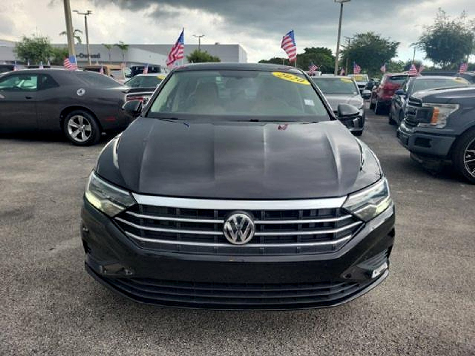 Used 2020 Volkswagen Jetta SE w/ SE Cold Weather Package FWD image 2