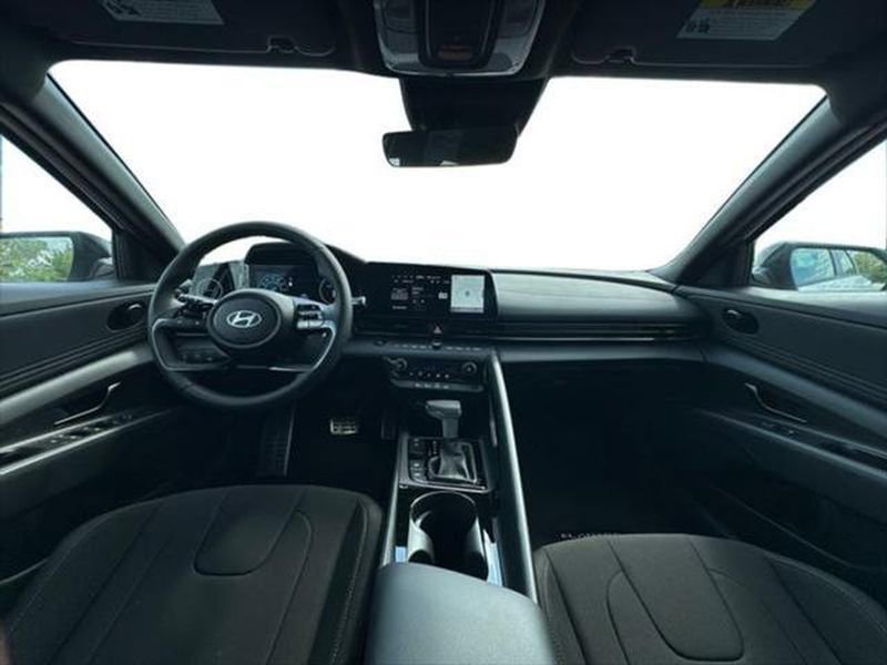 New 2025 Hyundai Elantra SEL image 16