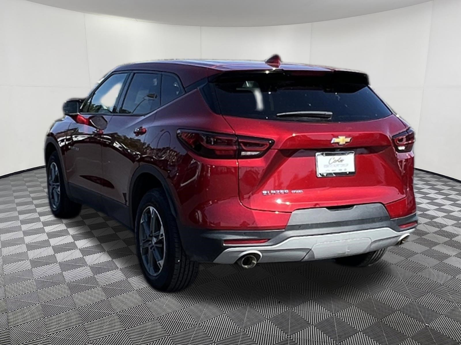 Used 2025 Chevrolet Blazer LT w/ Driver Confidence Package AWD/4WD image 4